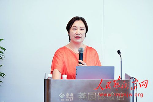 �Ҹ������黭רҵίԱ���������ھ�¡�ؾ���