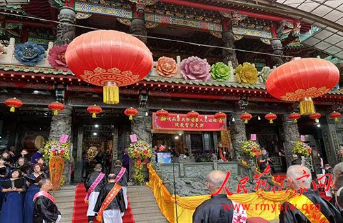 �������˴����־������Ů�л���������ʻ���ᵳ����ǡ���ϯ�����䲩ʿ����ǰ��