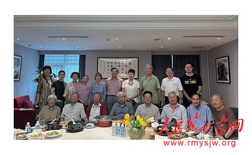 �ӵ���:ʫ�裺���������й��ĵ�һ��