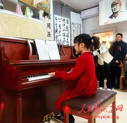 ��������ɫѪ�� ���·ܽ�������ȫ���黭����չ�ھ���Ļ