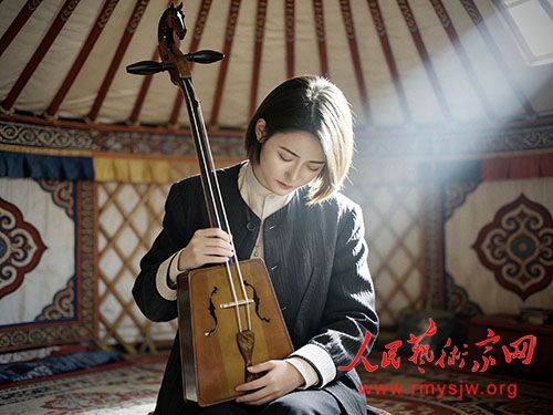 �Ӹ��ٵ���ͷ�٣����Ŵ�����Ҷ�Ƶı����黳