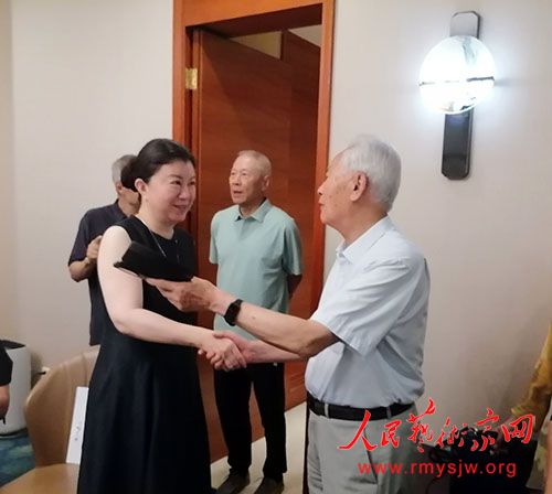 ��������Ͽ�����ί�Ṥ����Աӭ�Ӱ�һ����99������̸���ڱ�������������þ���